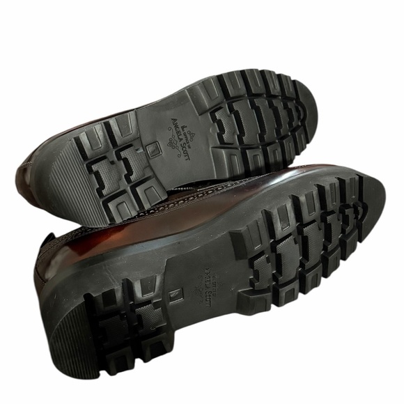 The Office Of Angela Scott Miss Lucy Derby - Picture 12 of 12